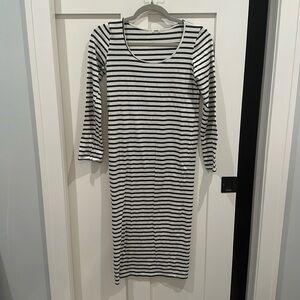 Monrow maternity dress